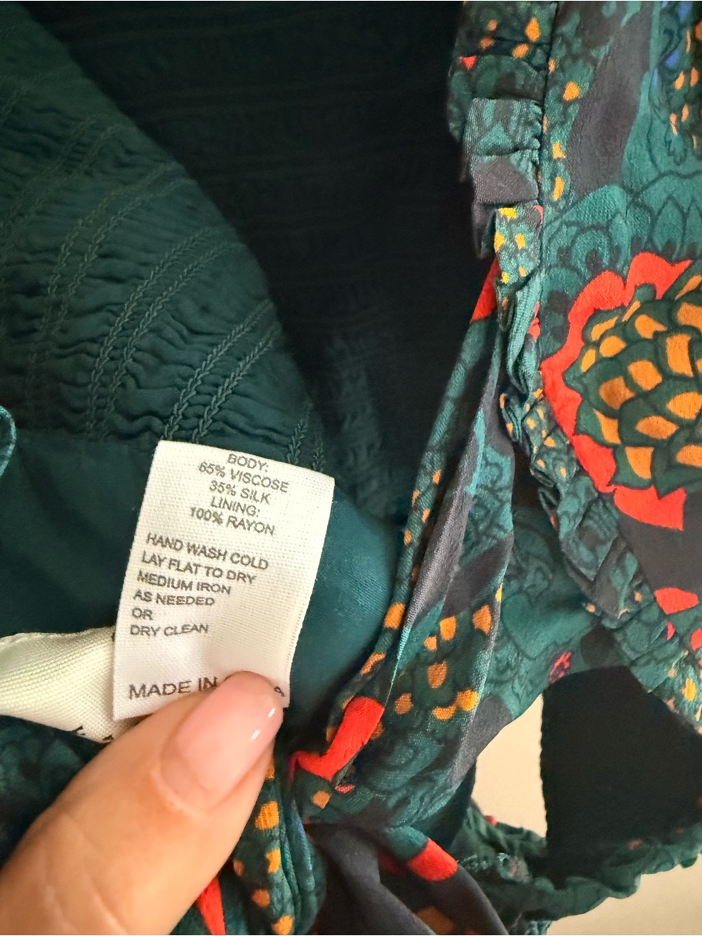 Trovata Birds of Paradis Silk Blend Smocked Floral Top Size Medium NWOT - Picture 5 of 6
